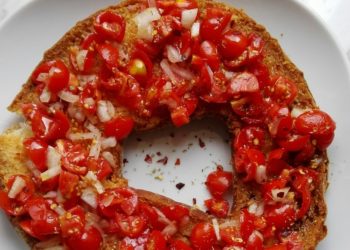 Le frise col pomodoro: il sapore genuino della Puglia
