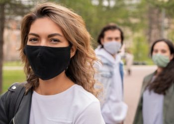 Mascherina e pelle irritata: prevenzione e cura