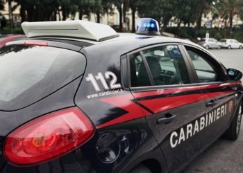 Droga e soldi in auto. Un arresto e una denuncia per spaccio