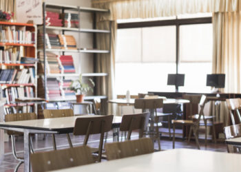 Emiliano e didattica a distanza: “inconcepibile obbligo di frequenza in pandemia”