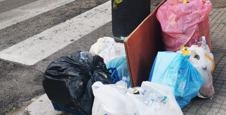 Lecce: Lotta all’abbandono dei rifiuti: al via il progetto “porta a porta” per recuperare l’evasione