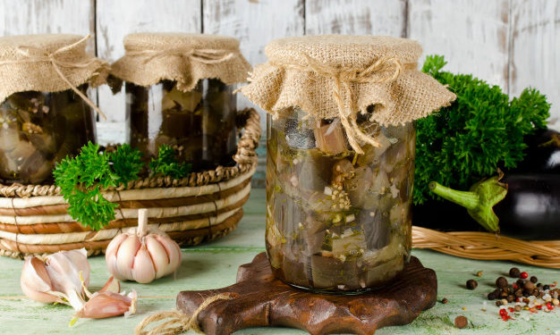 Uno degli antipasti pugliesi più amati: le melanzane marinate