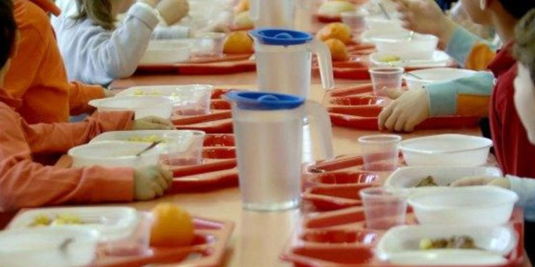 Bari: Raddoppia il numero di famiglie che potranno usufruire gratuitamente del servizio di refezione scolastica: aperte ieri le iscrizioni per l’anno scolastico 2021-22