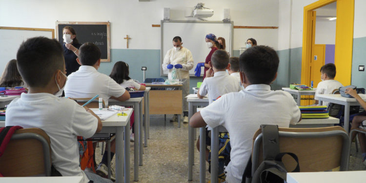 Al via il piano di monitoraggio Covid nelle scuole: ieri i primi test salivari per gli alunni a Bari