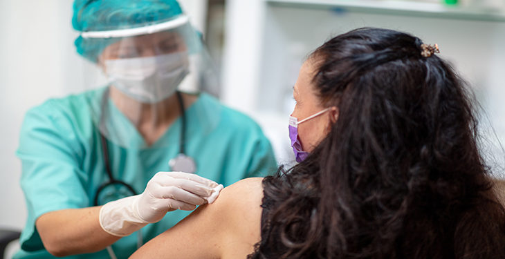 Vaccino anti-Covid: terza dose per alcune categorie di persone con fragilità