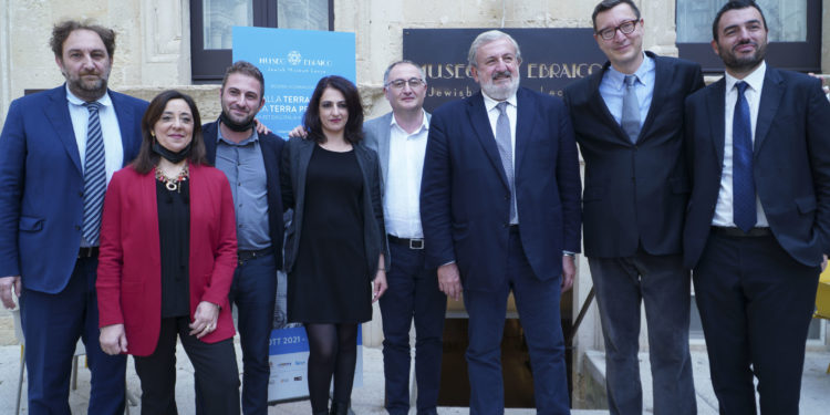 EMILIANO A LECCE PER L’INAUGURAZIONE DELLA MOSTRA “DALLA TERRAFERMA ALLA TERRA PROMESSA: ALIYA BET DALL’ITALIA A ISRAELE, 1945 – 1948”