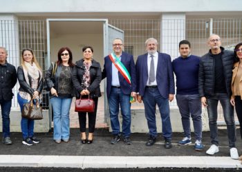 EMILIANO A STORNARELLA CON IL SINDACO COLIA PER LA CONSEGNA DEI NUOVI ALLOGGI DI EDILIZIA RESIDENZIALE PUBBLICA