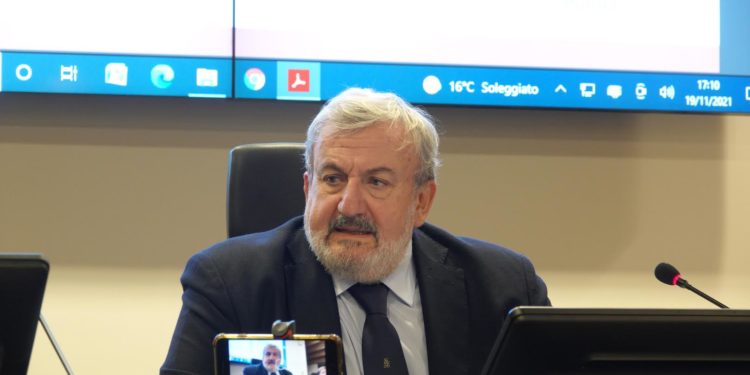 IL PRESIDENTE EMILIANO RILANCIA LA CAMPAGNA ANTICOVID E PRESENTA CON IL DIRETTORE MONTANARO LA RIORGANIZZAZIONE A PIENO REGIME DI TUTTO IL SISTEMA VACCINALE