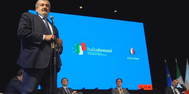 ITALIADOMANI, DIALOGHI SUL PNRR. EMILIANO: “LA REGIONE A DISPOSIZIONE PER UN’AZIONE DI COORDINAMENTO”