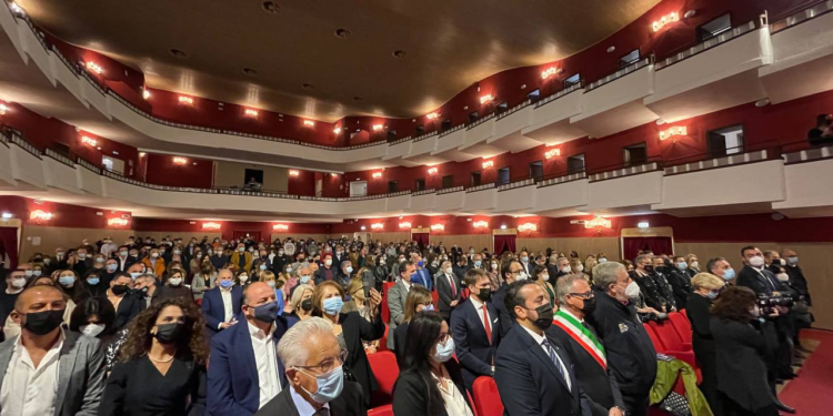 Galatina, riapre lo storico teatro “Cavallino Bianco”. Emiliano: “Simbolo di un’idea di comunità che chiamiamo Puglia”