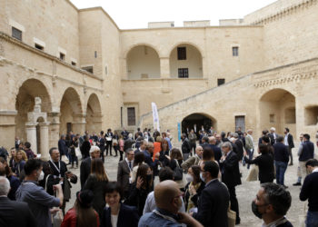 Emiliano e Leo presentano il percorso di Agenda per il Lavoro 2021-2027 della Regione Puglia Leo: “Un piano straordinario di politiche per il lavoro, sviluppato in rete e partendo dai luoghi”