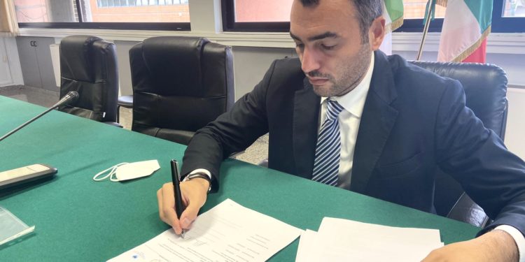 SIGLATO PRIMO PROTOCOLLO D’INTESA DEL DUC IN PROVINCIA DI LECCE DELLI NOCI: “OCCASIONE IMPORTANTE PER RILANCIARE IL COMMERCIO”