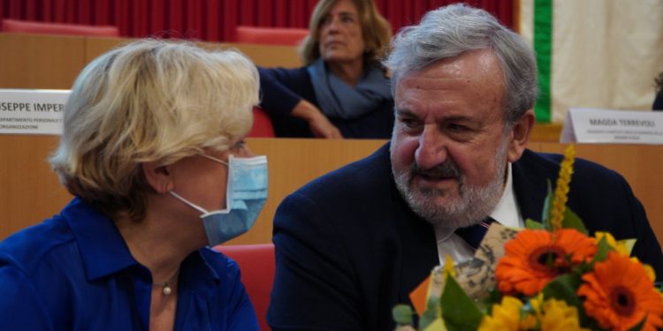 L’APPELLO DI EMILIANO CONTRO LA VIOLENZA: “REGIONE IMPEGNATA A COSTRUIRE LA PARITÀ DELLE OPPORTUNITÀ TRA UOMINI E DONNE”