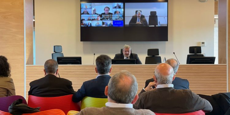 SANITÀ, EMILIANO RIUNISCE CABINA DI REGIA E DIRETTORI GENERALI SU CAMPAGNA VACCINALE “SULLA TERZA DOSE C’È BISOGNO DI UN CAMBIO DI PASSO”