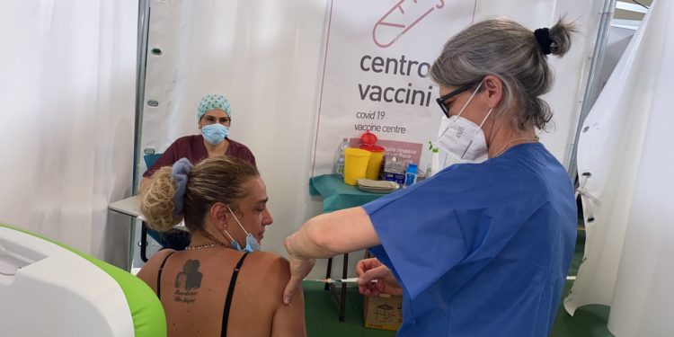 CAMPAGNA VACCINALE ANTICOVID 5-11 ANNI, EMILIANO: “DAL 16 DICEMBRE AL VIA LE SOMMINISTRAZIONI IN PUGLIA NEGLI STUDI PEDIATRICI, NELLE SCUOLE E NEI CENTRI DI CURA PER I FRAGILI”.
