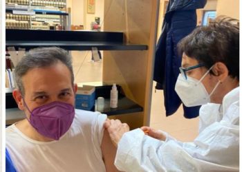 VACCINI ANTICOVID, IN POCHE ORE 12.500 PRENOTAZIONI DELLA TERZA DOSE PER LA FASCIA 18-40 (39)