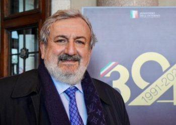 Emiliano alla mostra per i 30 anni della DIA: “Qui vedo scorrere la mia vita. La DIA nacque da un’intuizione di Falcone e ora l’Italia è riferimento nel mondo per il contrasto alle mafie”