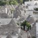 Di Bari alla conferenza stampa della mostra “Segni elementari” organizzata in occasione delle celebrazioni per i 25 anni di Alberobello Patrimonio Unesco