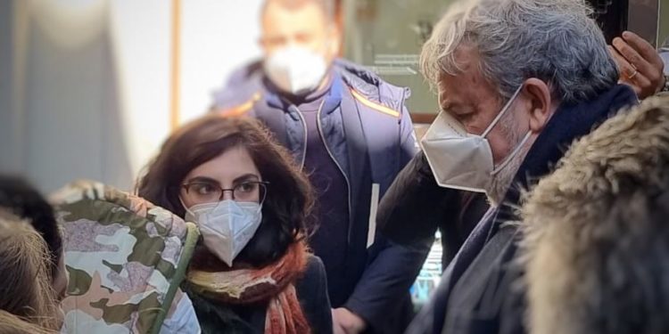 Crisi Ucraina, accolti i primi gruppi profughi. L’incontro con il presidente Emiliano: “La Puglia è casa vostra”