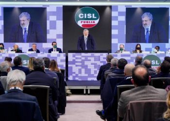 Il presidente Emiliano e gli assessori Leo, Palese, Pentassuglia al XIII Congresso regionale Cisl Puglia a Bari
