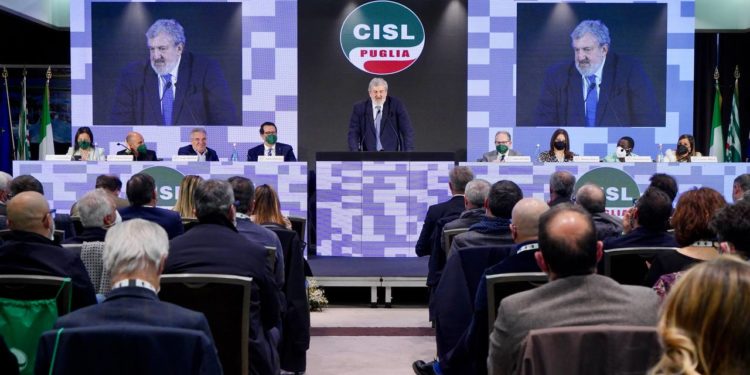 Il presidente Emiliano e gli assessori Leo, Palese, Pentassuglia al XIII Congresso regionale Cisl Puglia a Bari