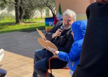 Emiliano partecipa al laboratorio di Costituzione con i bambini della scuola dell’infanzia “Lascito Ranieri” di Bari