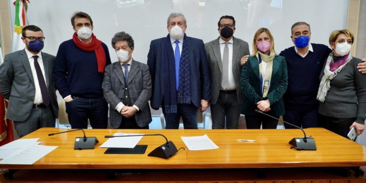 PNRR. Sottoscritto il Protocollo per la partecipazione e il confronto per l’avvio del tavolo permanente regionale di monitoraggio e partecipazione tra Regione Puglia, Anci, UPI e rappresentanze sindacali