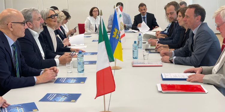 La Regione Puglia a Vienna: l’incontro con il Governo della Bassa Austria e sottoscrizione dell’accordo tra Università di Bari e la Danube Private University