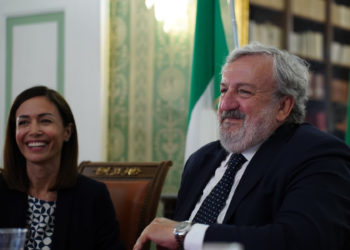 Emiliano alla firma del CIS Brindisi-Lecce insieme alla ministra Carfagna: “Somme importanti, la Puglia saprà correre”