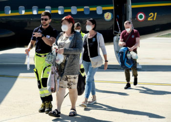 Accolti all’aeroporto di Bari e presi in cura dal servizio sanitario pugliese donna ucraina accompagnata e due militari feriti