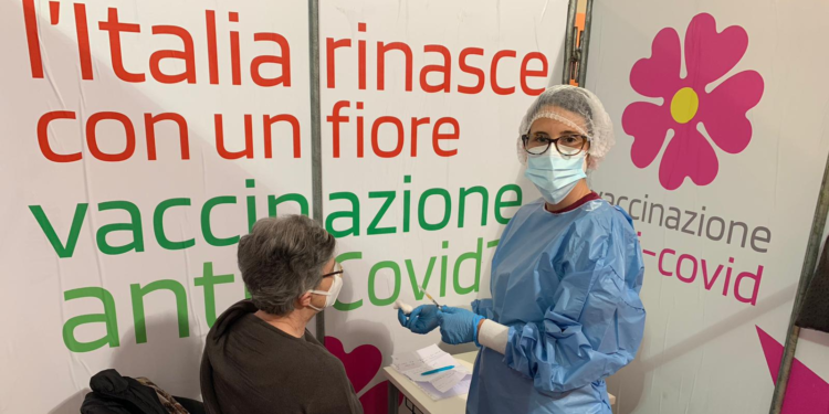 Al via in Puglia la quarta dose di vaccino anticovid agli over 60 e fragili over 12. Nuova circolare con aggiornamento delle indicazioni operative