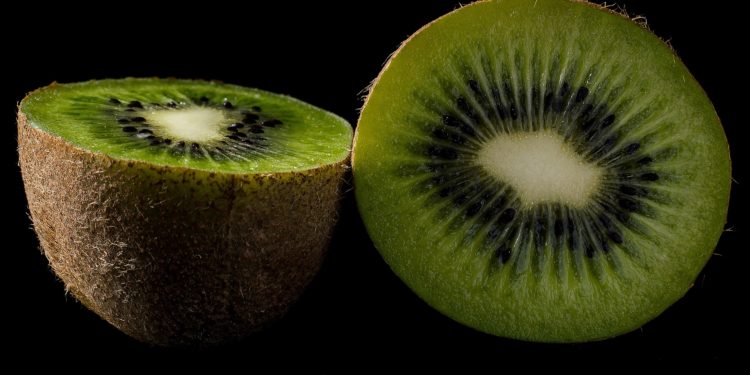 Dolce al cucchiaio con kiwi