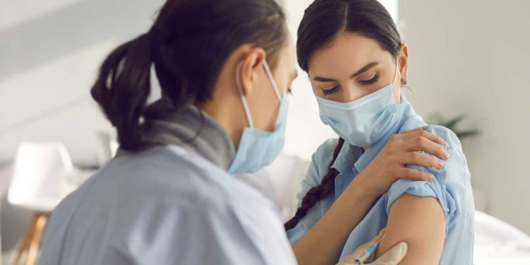 Vaccinazioni covid a rilento, cosa sta succedendo